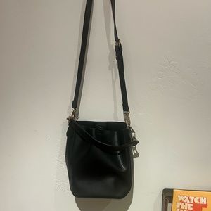 Black bucket purse with 2 straps